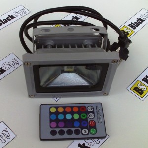 BS venkovní barevná LED žárovka (reflektor) 10 W IP65 s dálkovým ovladačem