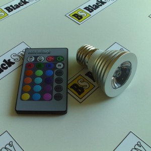 BS barevná bodová LED ŽÁROVKA E27 s dálkovým ovladačem