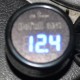 Digitální LED Voltmetr (3 v 1) 12 V/24 V, USB nabíječka 5 V 2,1 A a teploměr.